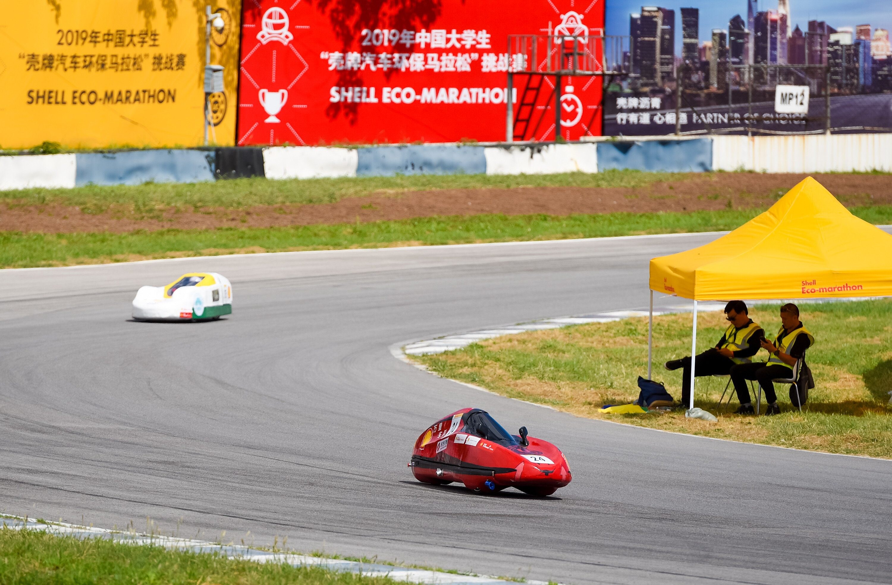 2019-sem-china-car-on-track